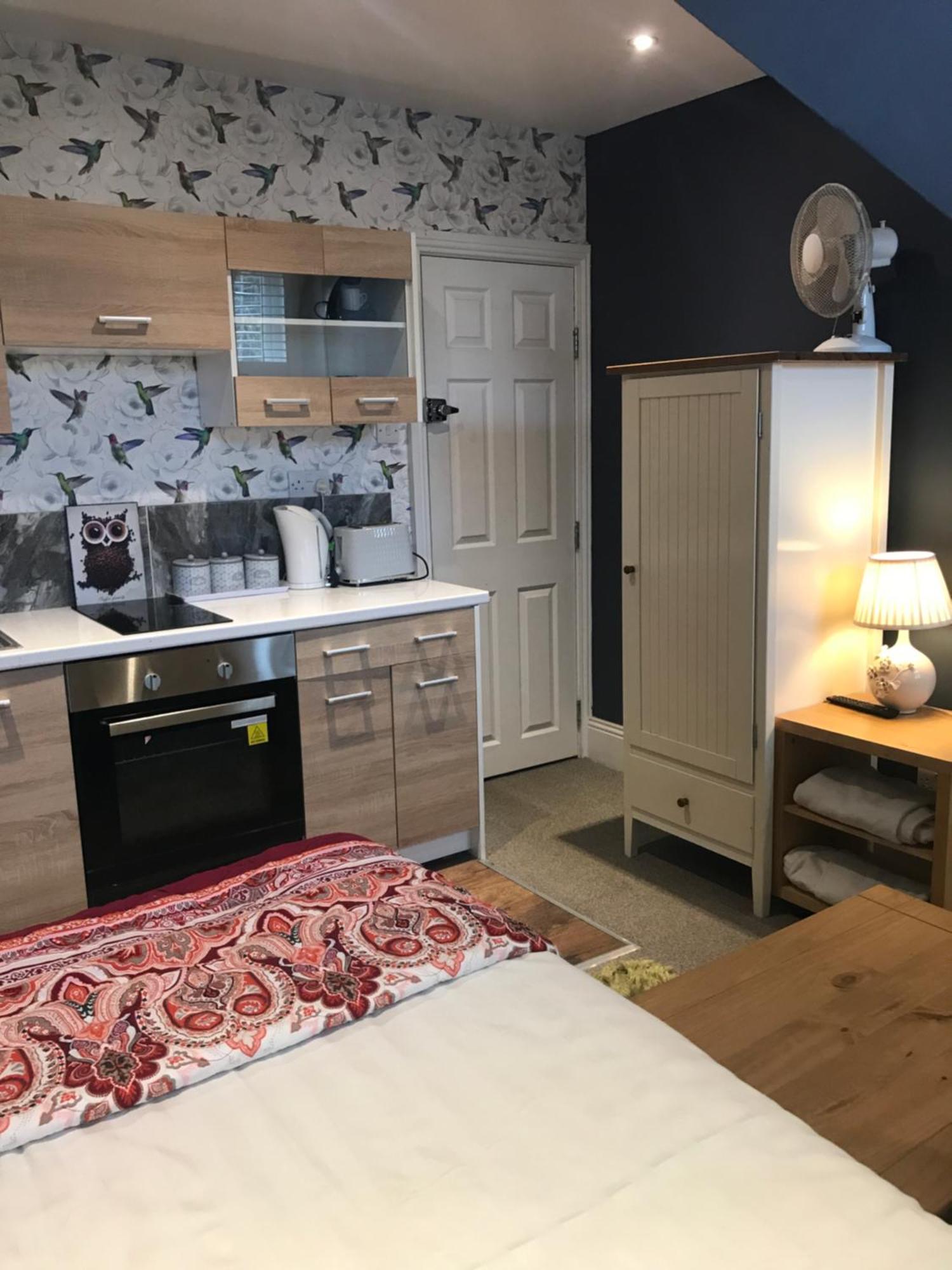 Acacia Villas Guest House Гілфорд Екстер'єр фото